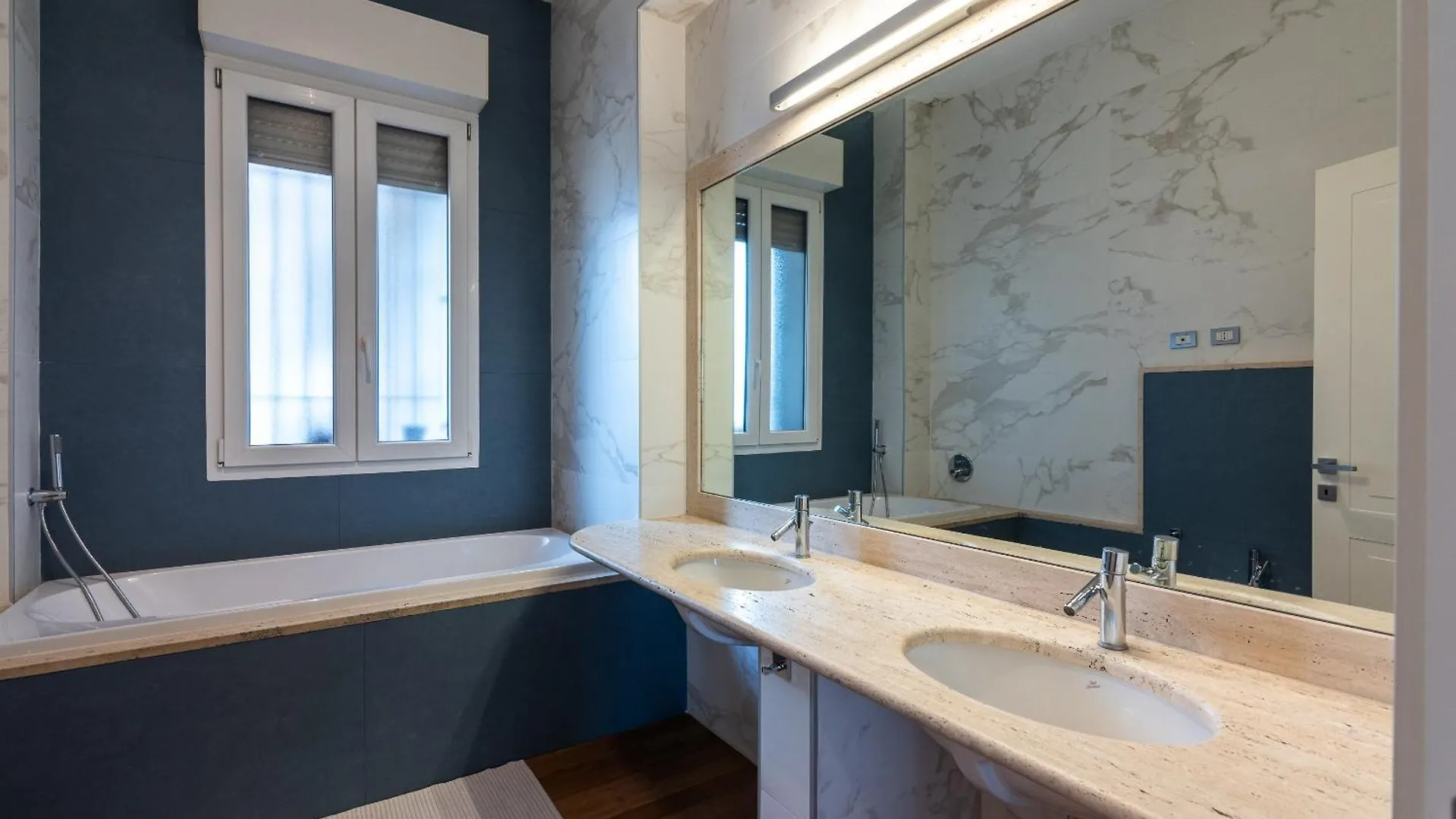 De Amicis Apartment Milan