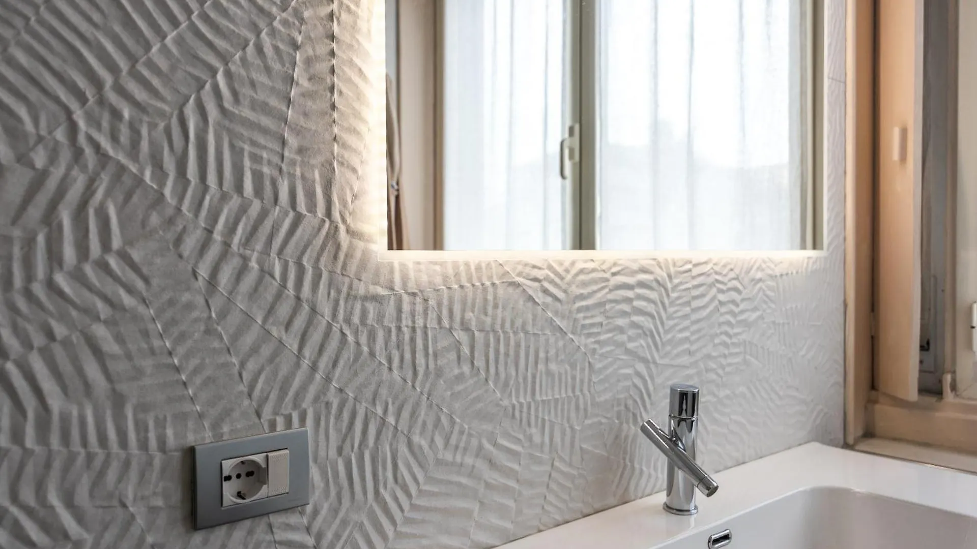 De Amicis Apartment Milan