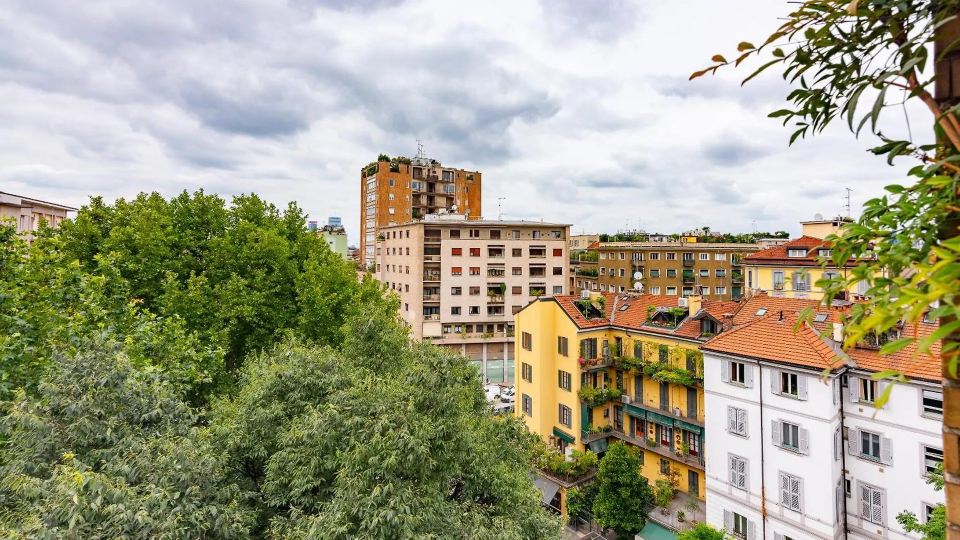 De Amicis Apartment Milan